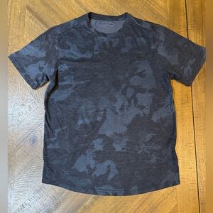 Under Armour Men's Black Camo Shirt Medium